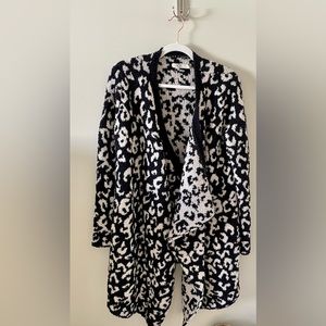 Cozy fun Ugg sweater. Size medium